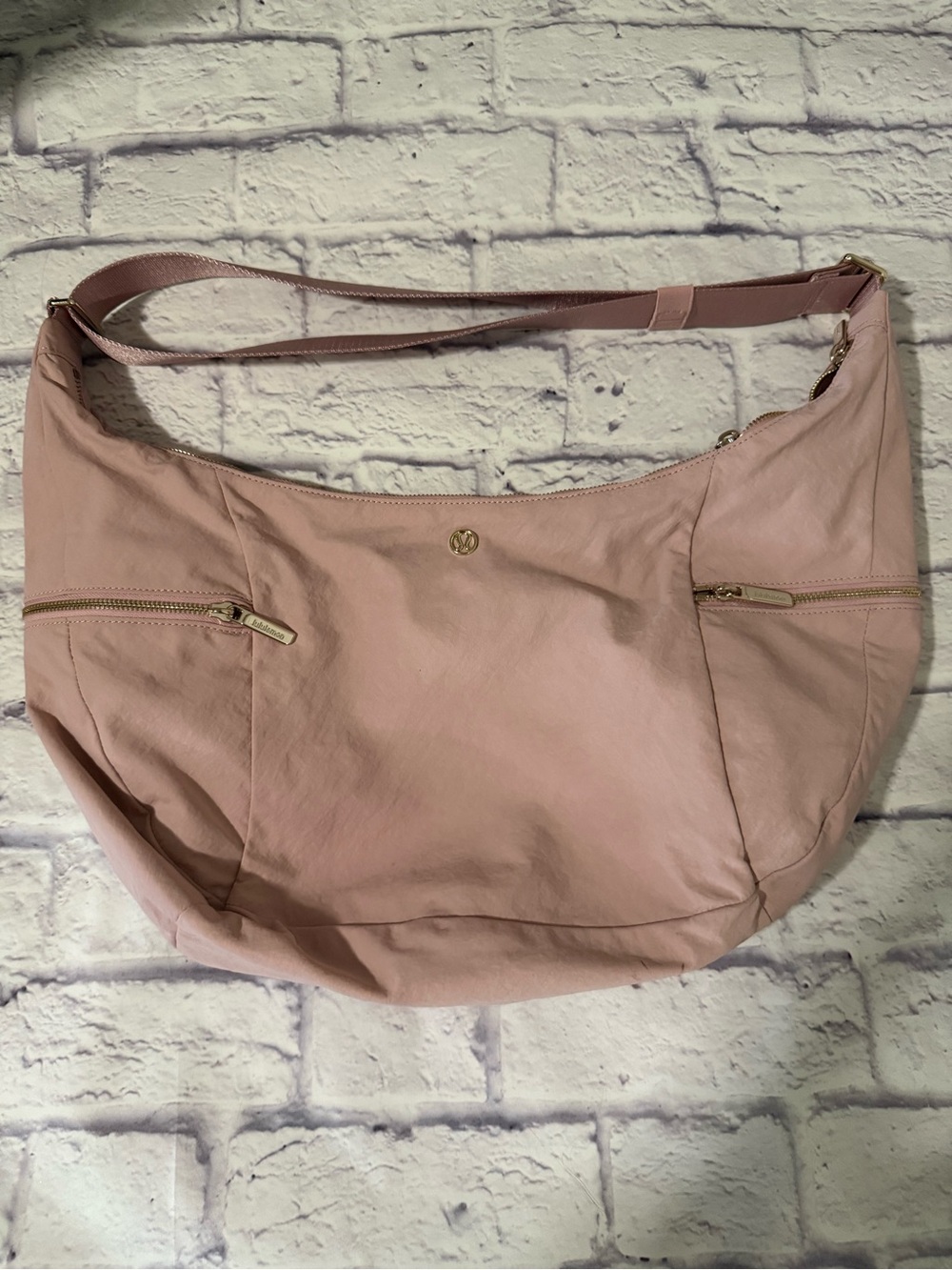 Lululemon slouchy sling 13L